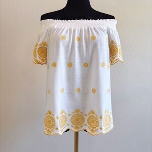 Skies are Blue, White off the shoulder top, Sz XS, Yellow eyelet embroidery‎